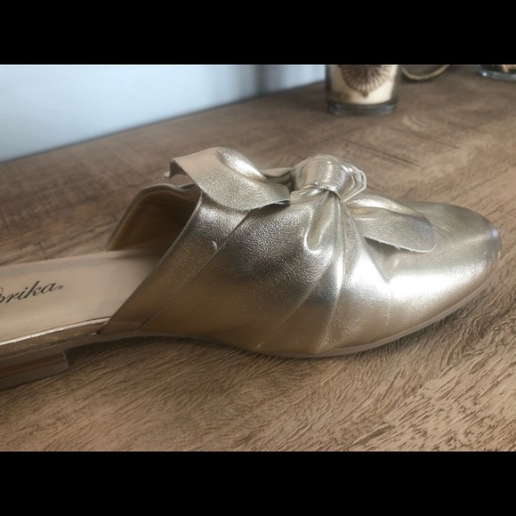 Classic Move Gold Slip On Loafers - Size 8 - Picture 8 of 14